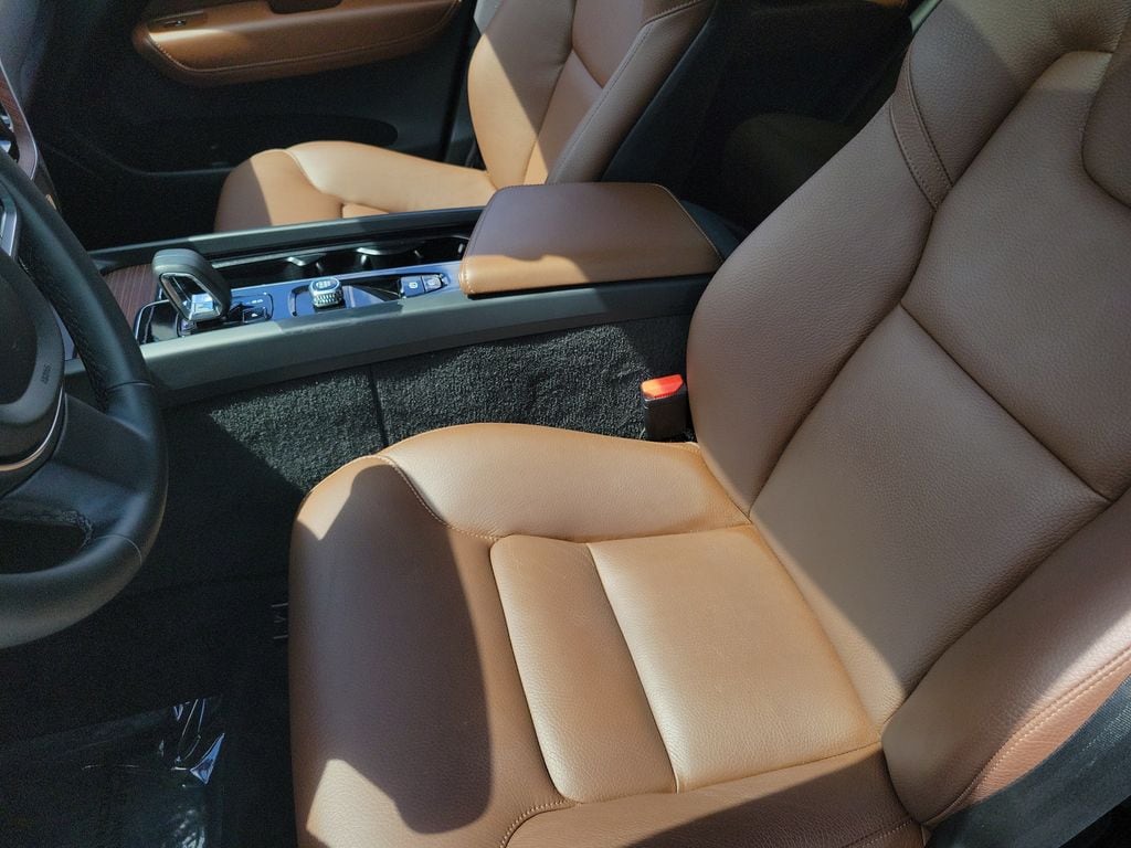 2024 Volvo XC60 Plus - Photo 21
