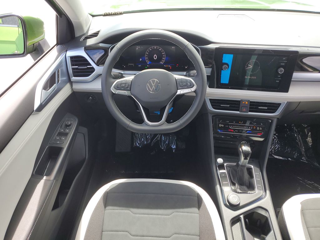 2025 Volkswagen Taos SE - Photo 15