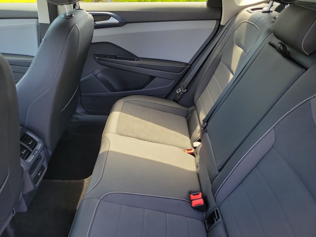 2024 Volkswagen Taos SE - Photo 11