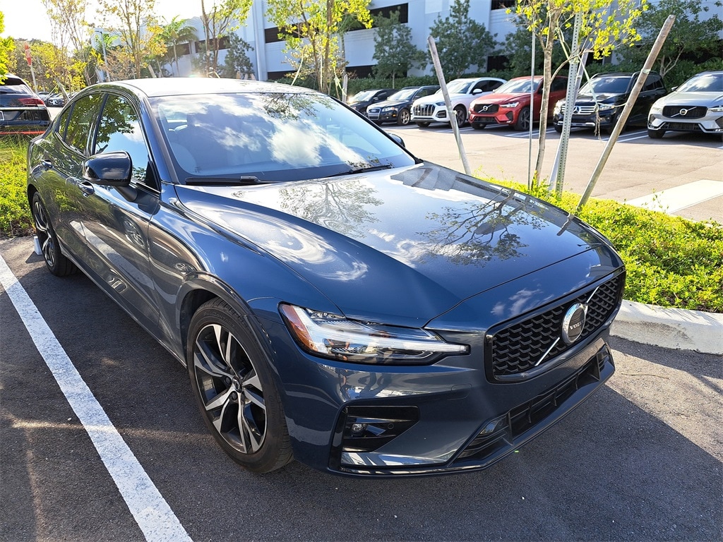 2023 Volvo S60 Core's photo