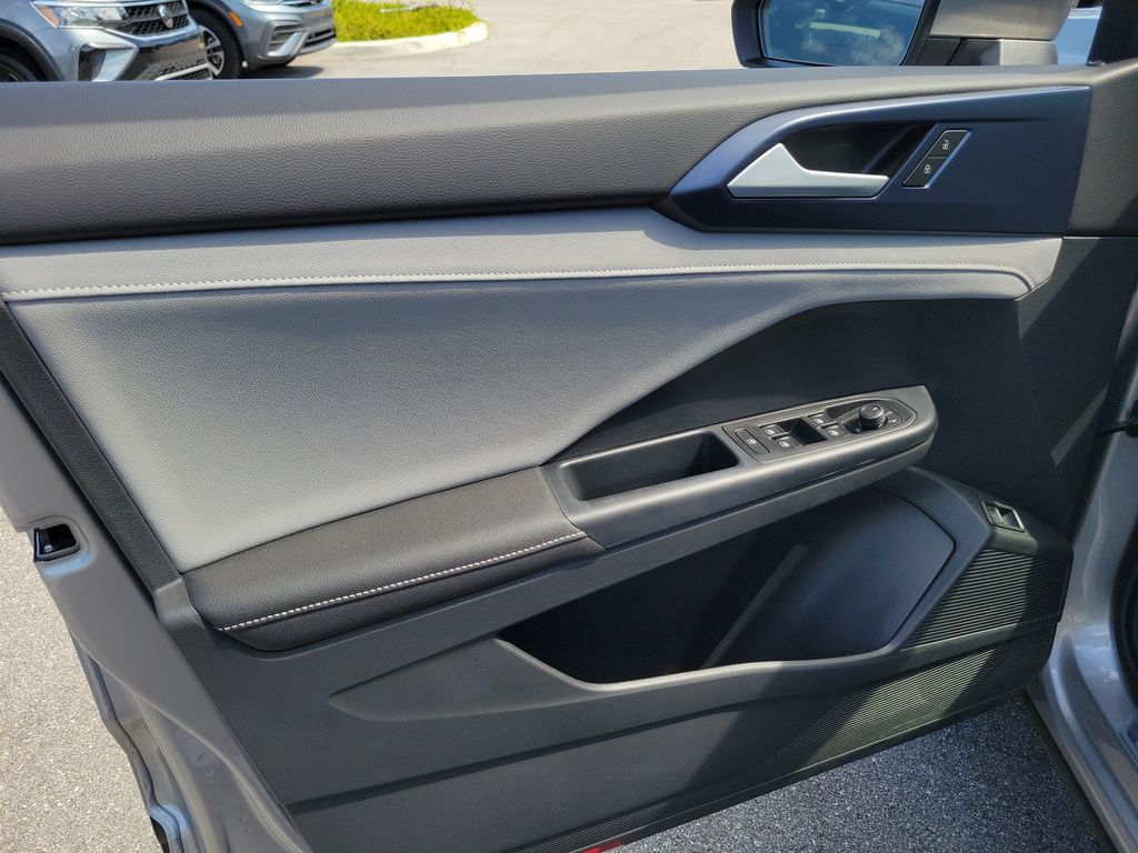 2024 Volkswagen Taos SE - Photo 17