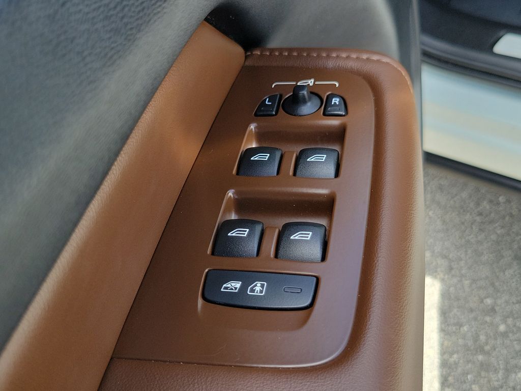 2024 Volvo XC60 Plus - Photo 18