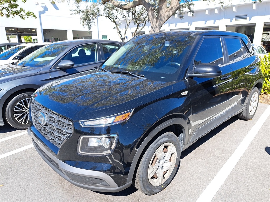 Used 2020 Hyundai Venue SE SUV