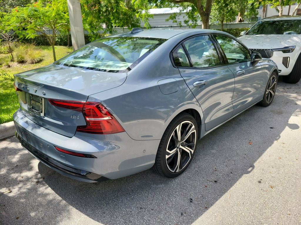 2024 Volvo S60 Plus - Photo 4
