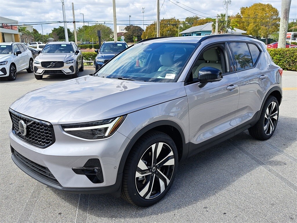New 2026 Volvo XC40 B5 Ultra SUV