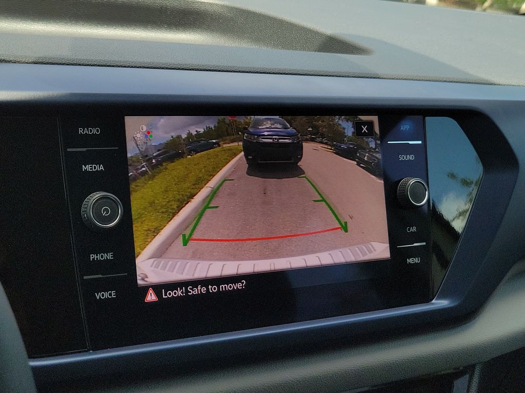 2023 Volkswagen Taos SE - Photo 30