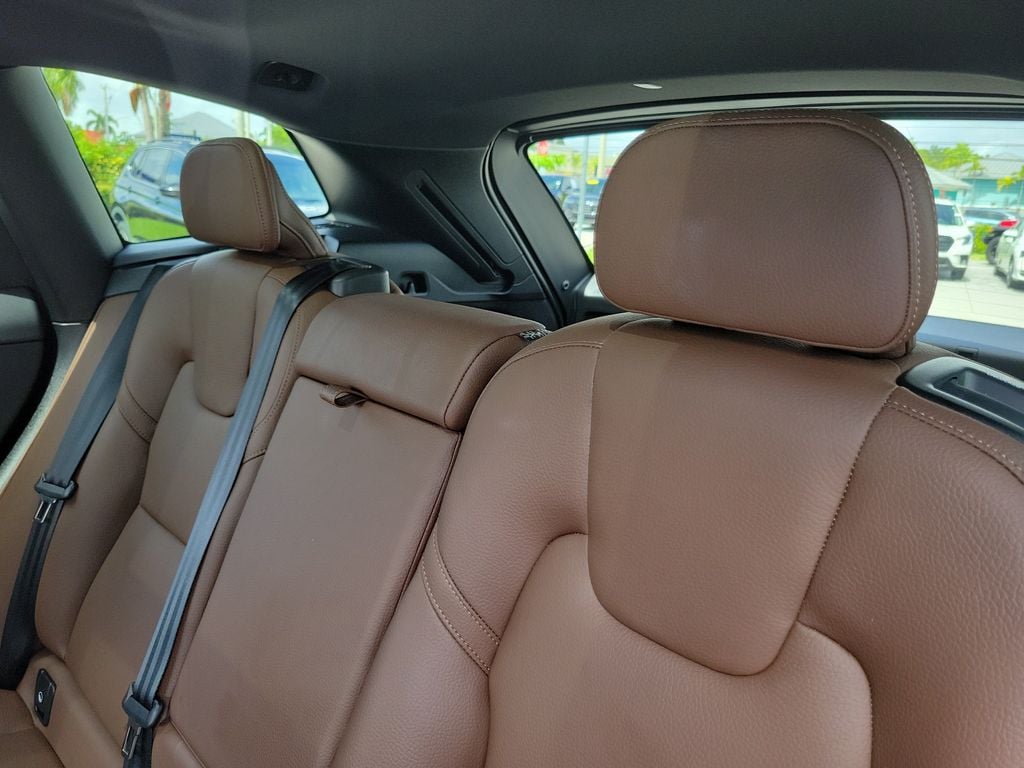 2024 Volvo XC60 Plus - Photo 11