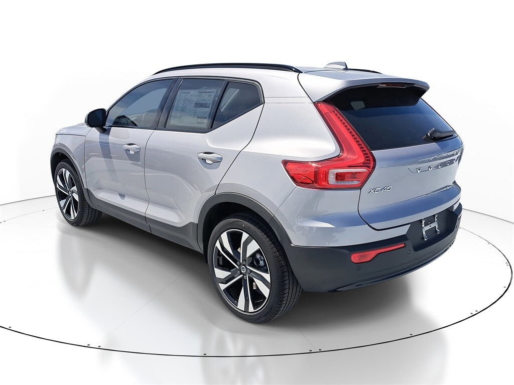 New 2026 Volvo XC40 B4 Plus SUV