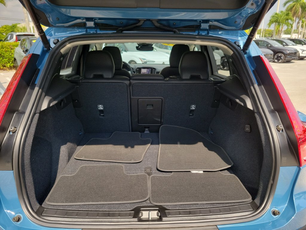 2024 Volvo XC40 Plus - Photo 7