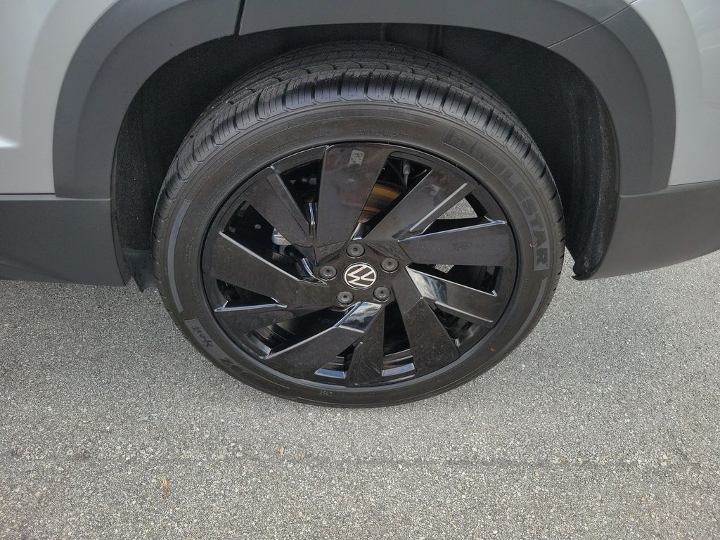 2024 Volkswagen Taos SEL - Photo 8