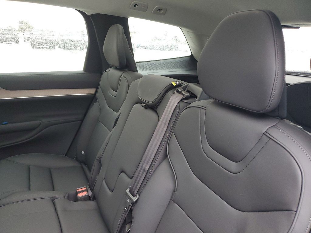 2025 Volvo EX90 Ultra - Photo 13