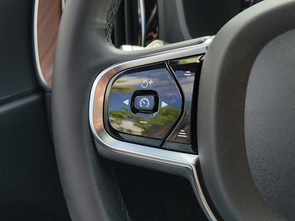 2024 Volvo XC60 Plus - Photo 24