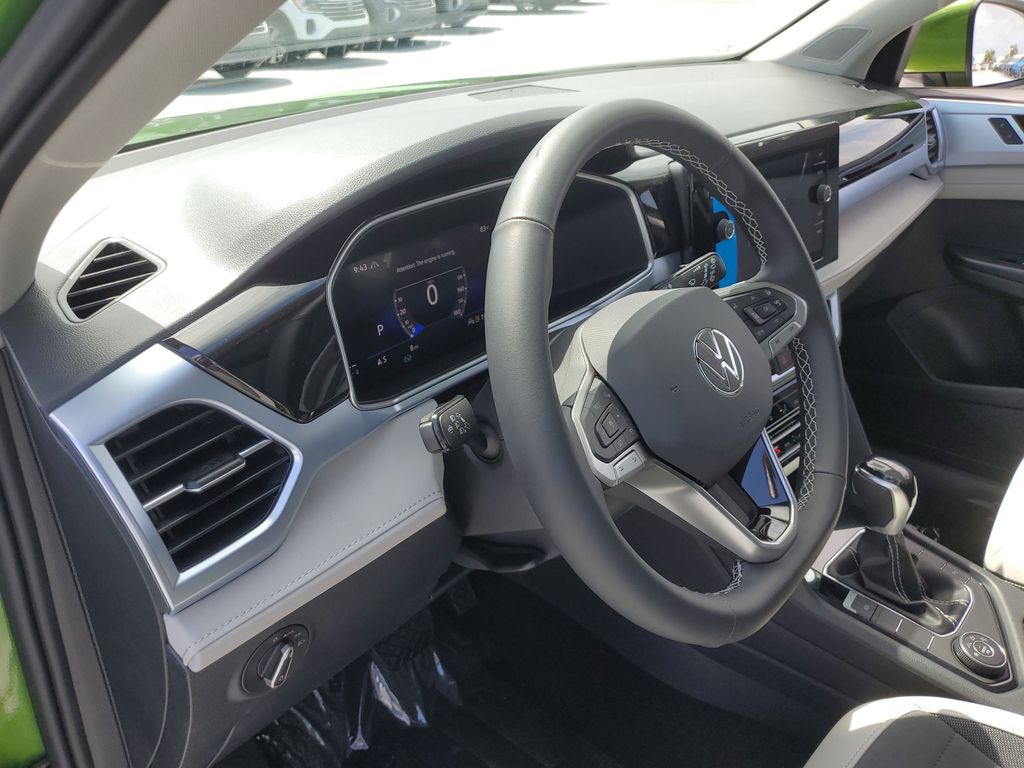 2025 Volkswagen Taos SE - Photo 20
