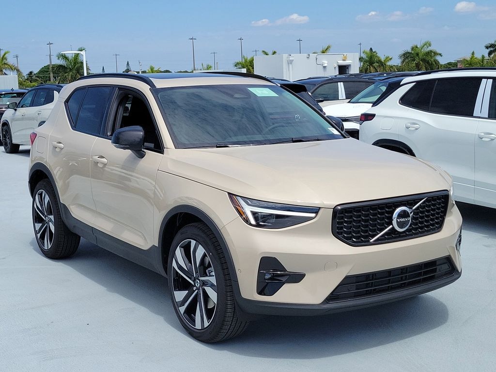 New 2026 Volvo XC40 B5 Plus SUV