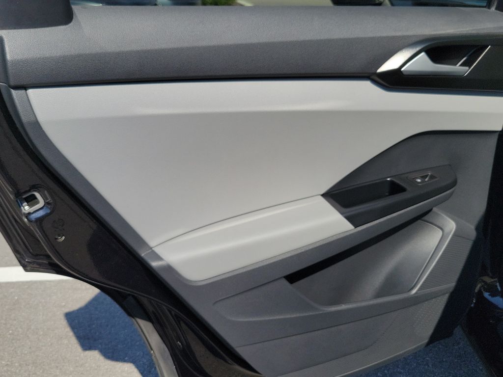 2023 Volkswagen Taos SE - Photo 8
