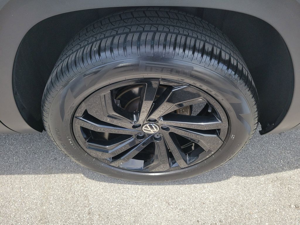 2023 Volkswagen Atlas SE w/Tech - Photo 8