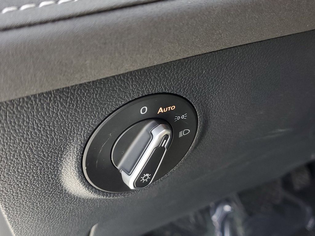 2025 Volkswagen Taos SE Black - Photo 26