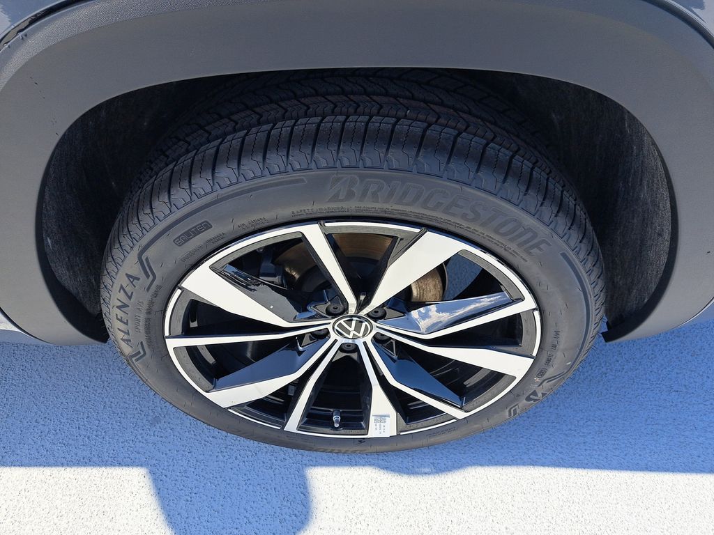 2025 Volkswagen Atlas SEL Premium R-Line - Photo 9