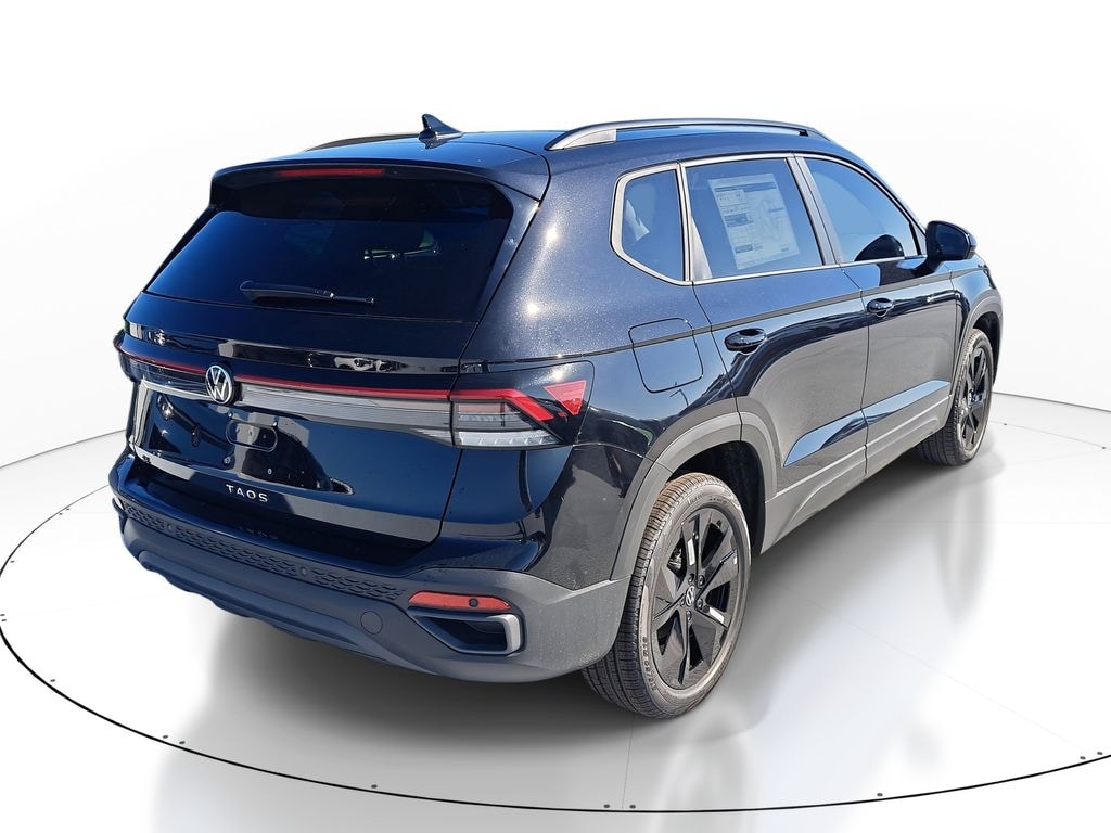 New 2026 Volkswagen Taos 1.5T SE Black SUV