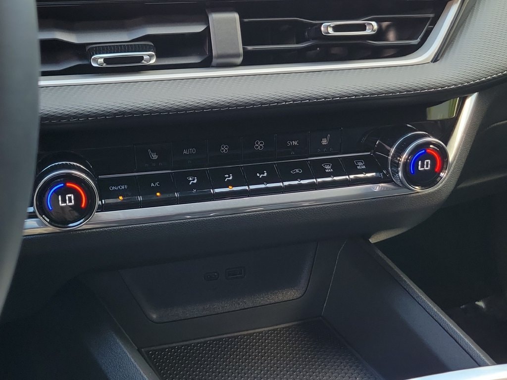2027 Chevrolet Equinox LT - Photo 31