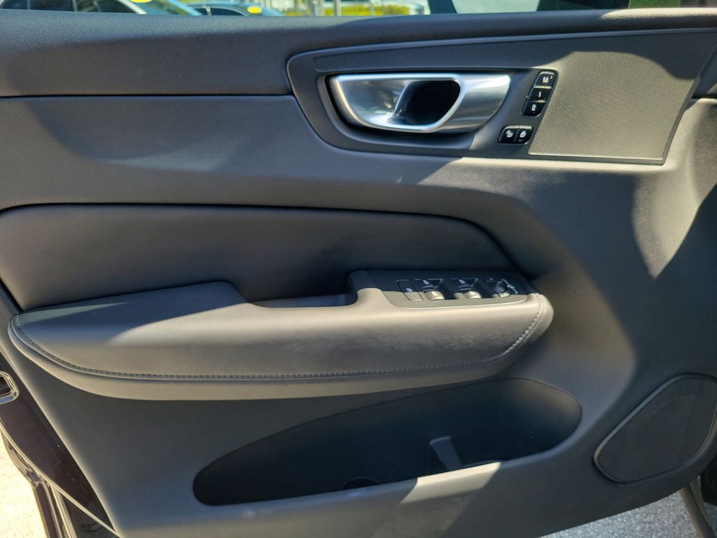 2024 Volvo XC60 Core - Photo 17