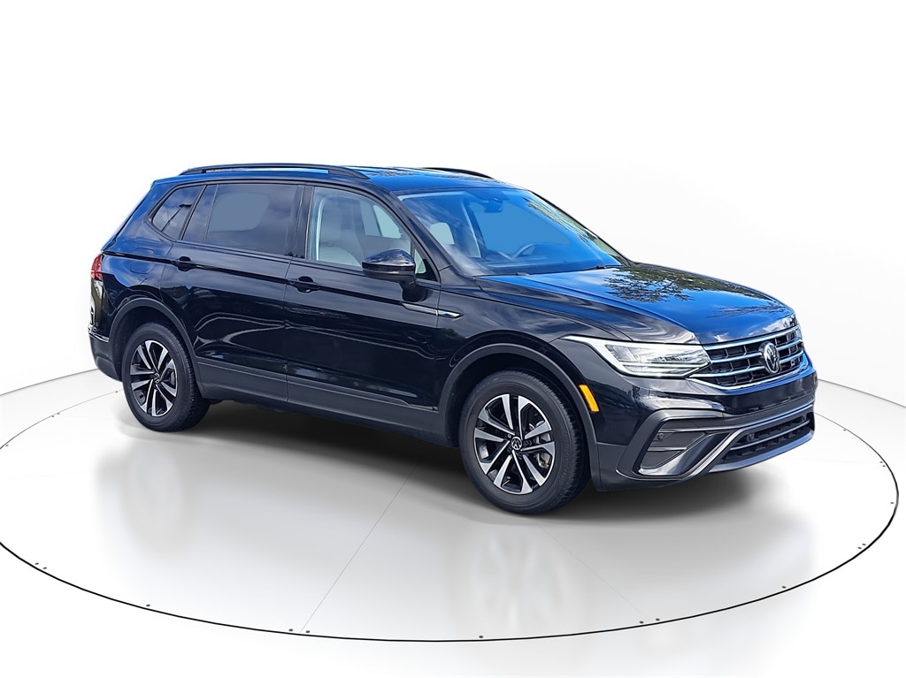 2023 Volkswagen Tiguan S's photo