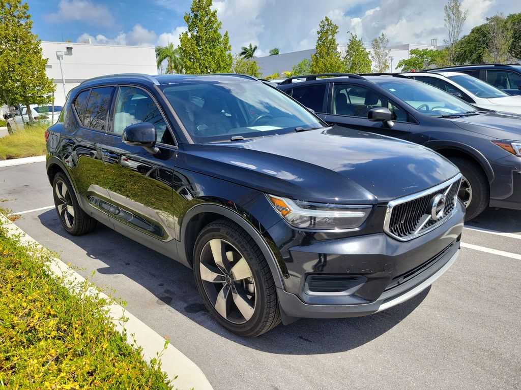 2019 Volvo XC40 T5 Momentum AWD's photo