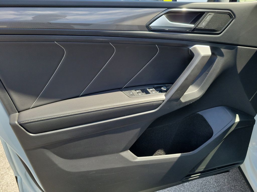 2023 Volkswagen Tiguan SE - Photo 17