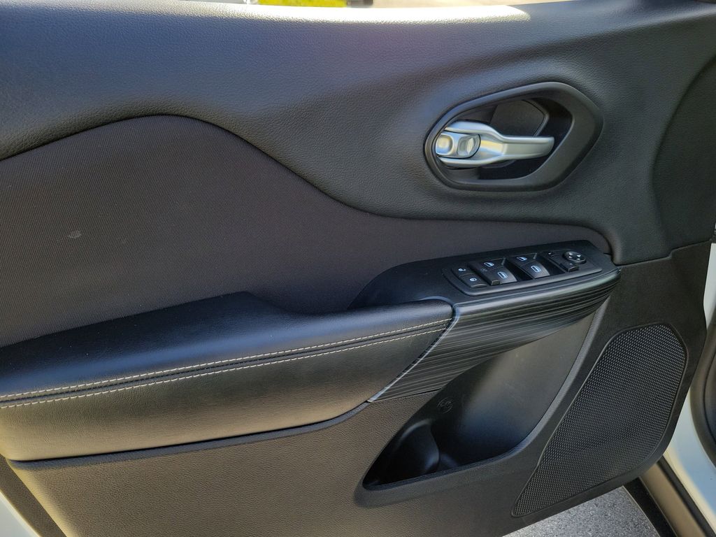 2016 Jeep Cherokee Sport - Photo 17