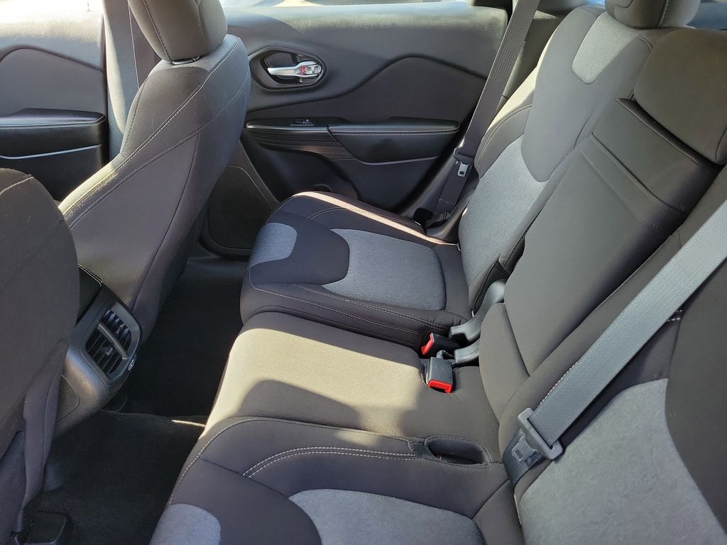 2016 Jeep Cherokee Sport - Photo 12