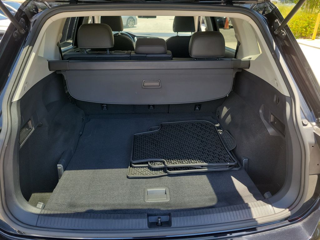 2021 Volkswagen Tiguan SE - Photo 13