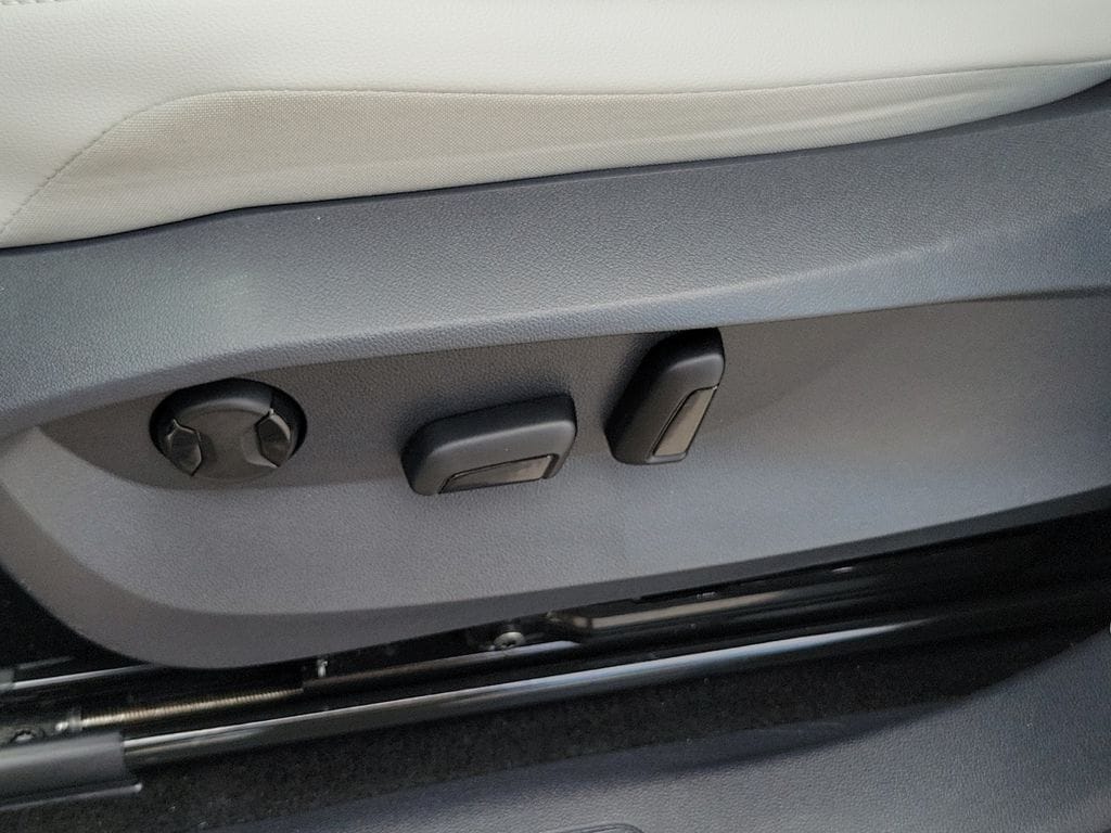 2023 Volkswagen Tiguan SE - Photo 24