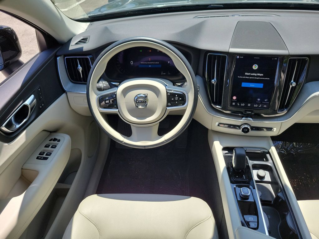 2025 Volvo XC60 Plus - Photo 14