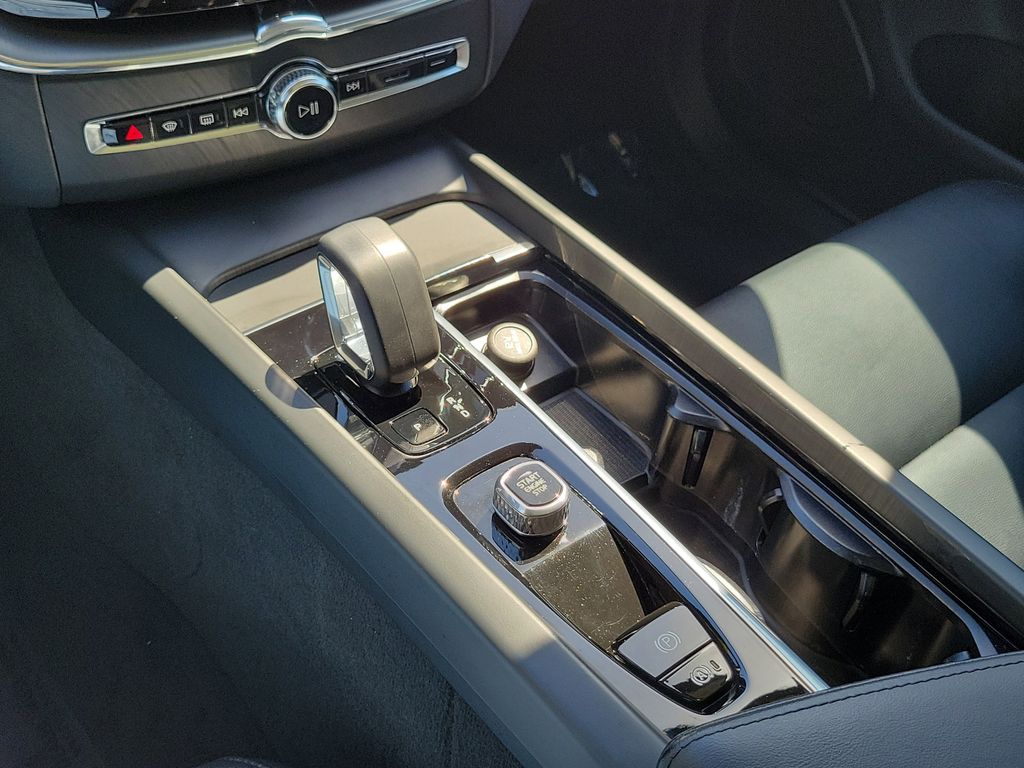2024 Volvo XC60 Core - Photo 30