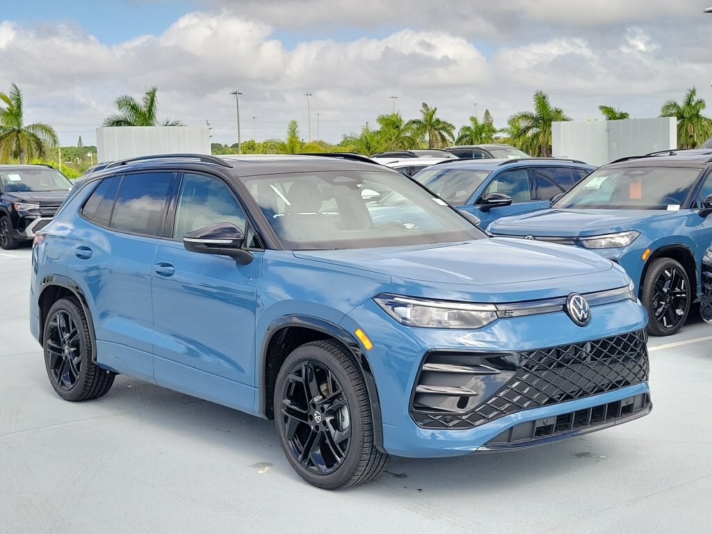 New 2026 Volkswagen Tiguan SE R-Line Black SUV