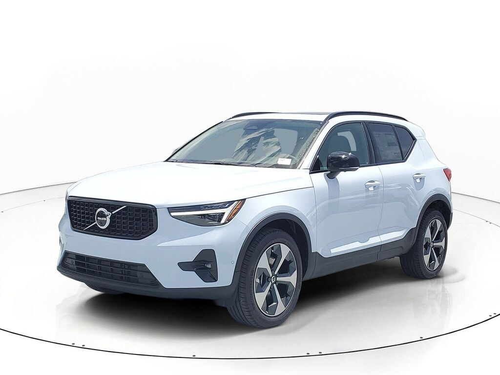 New 2026 Volvo XC40 B5 Plus SUV
