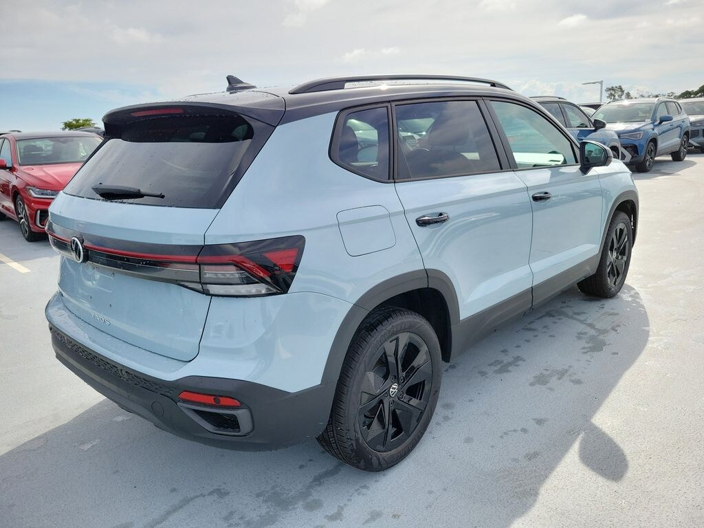 New 2026 Volkswagen Taos 1.5T SE Black SUV