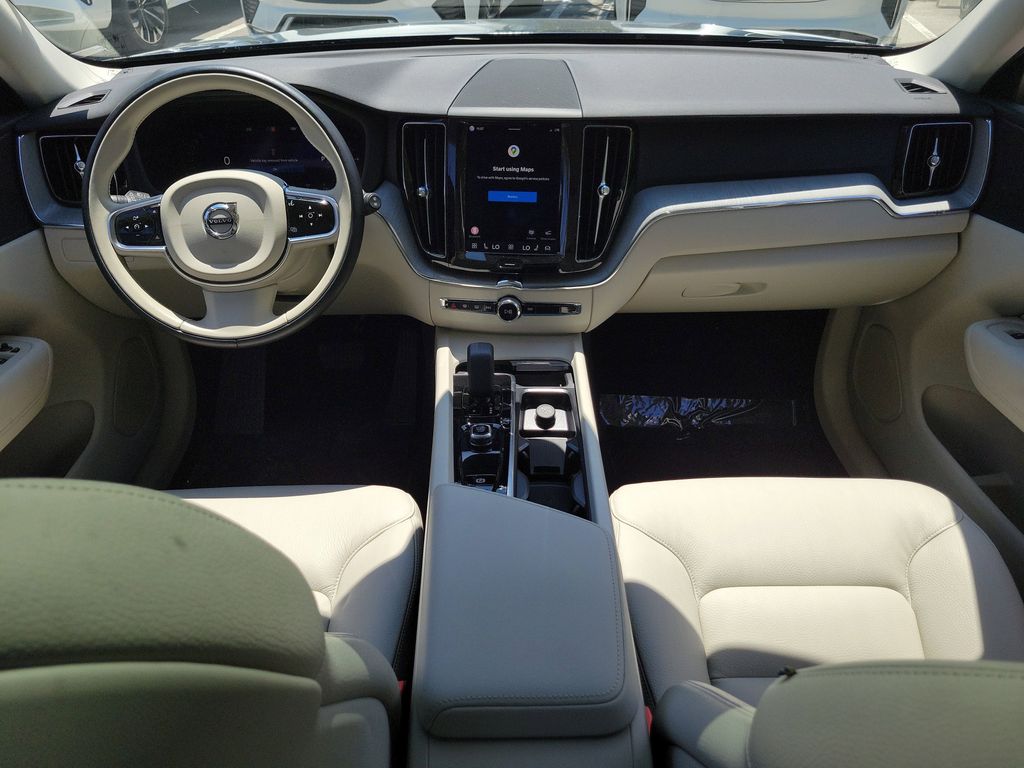 2025 Volvo XC60 Plus - Photo 15