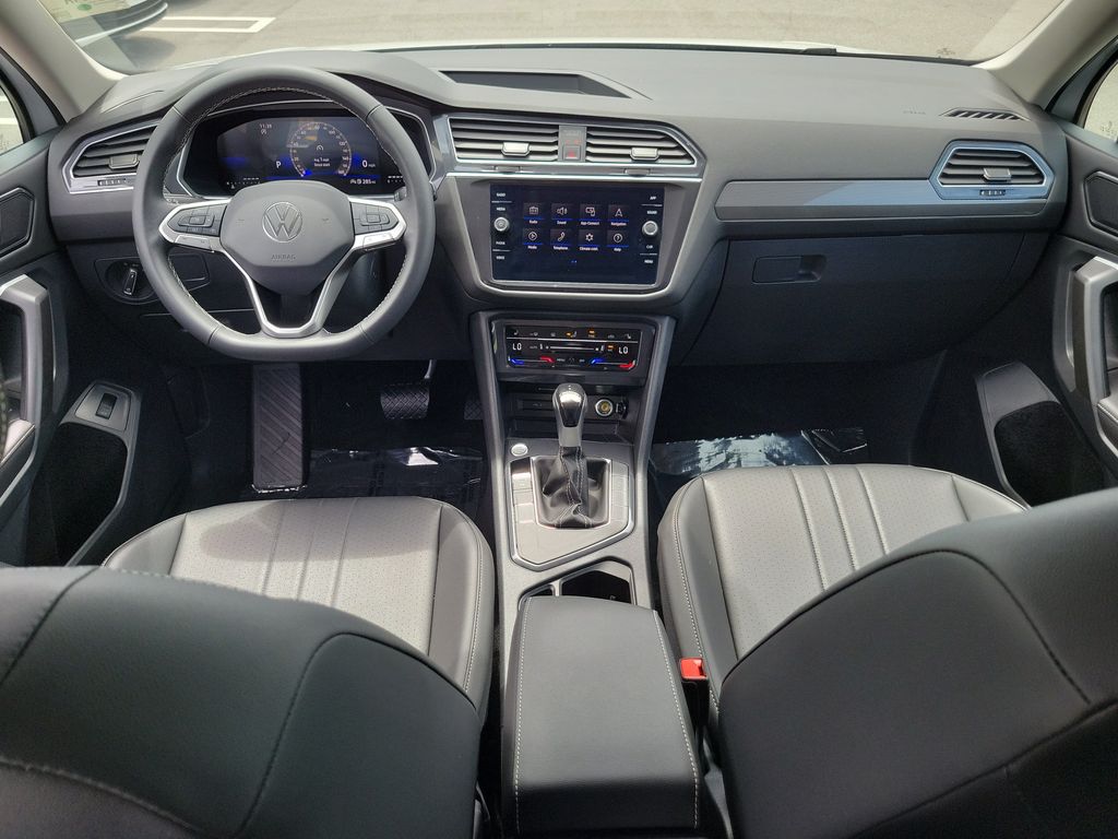 2024 Volkswagen Tiguan SE - Photo 16