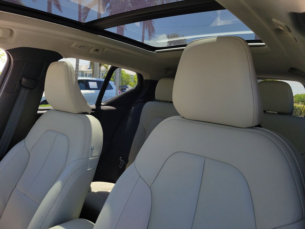 2024 Volvo XC40 Plus - Photo 20