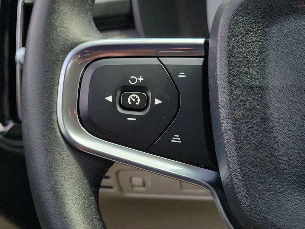 2019 Volvo XC40 Momentum - Photo 24