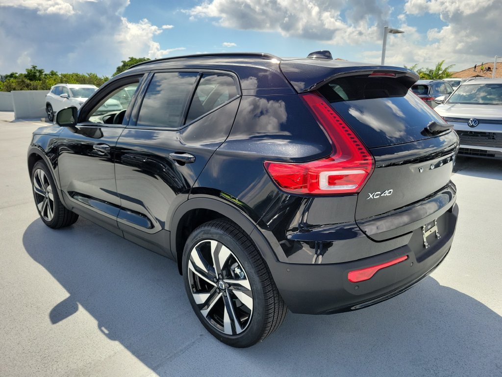New 2026 Volvo XC40 B4 Plus SUV