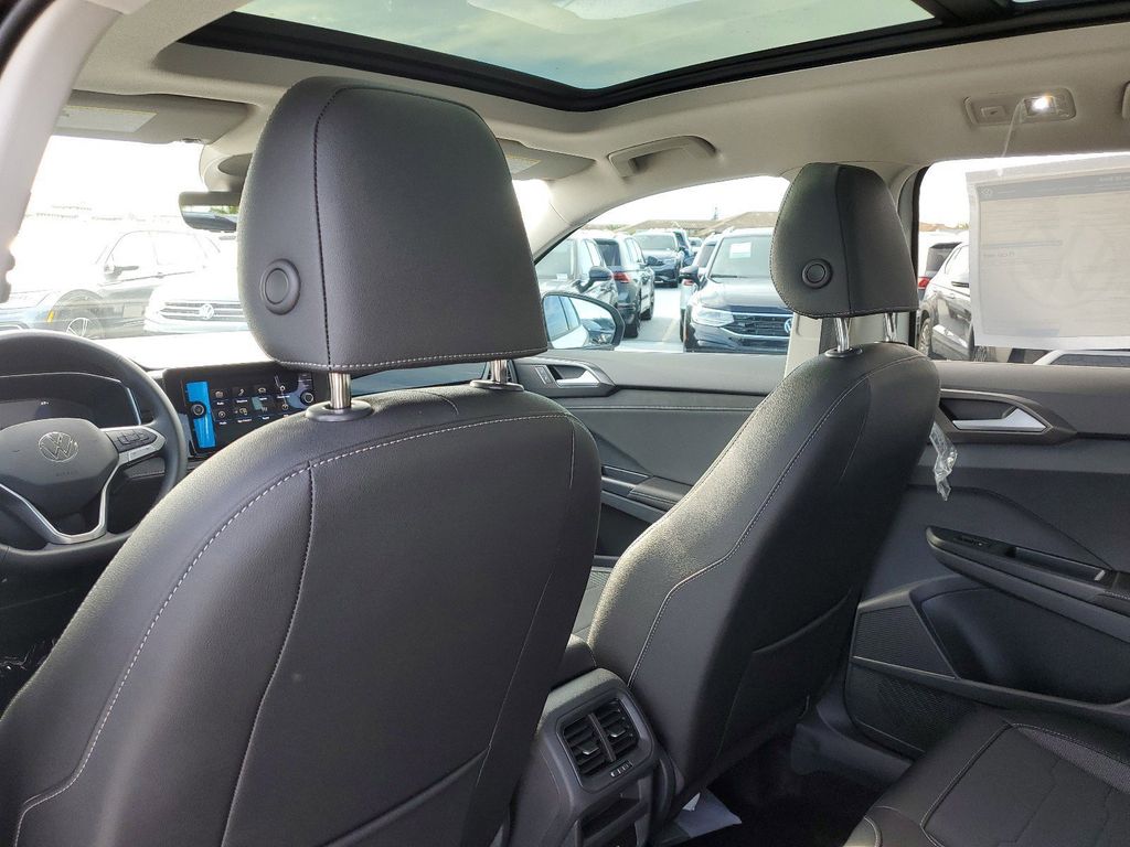 2025 Volkswagen Taos SE Black - Photo 14