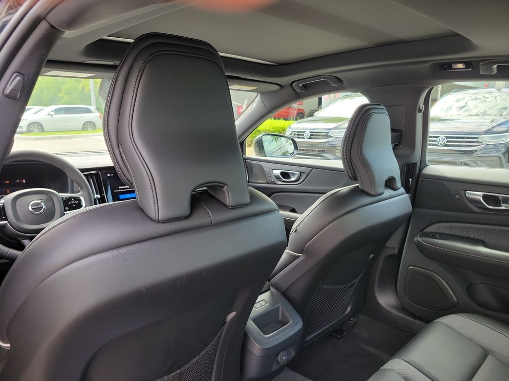 2024 Volvo S60 Plus - Photo 12