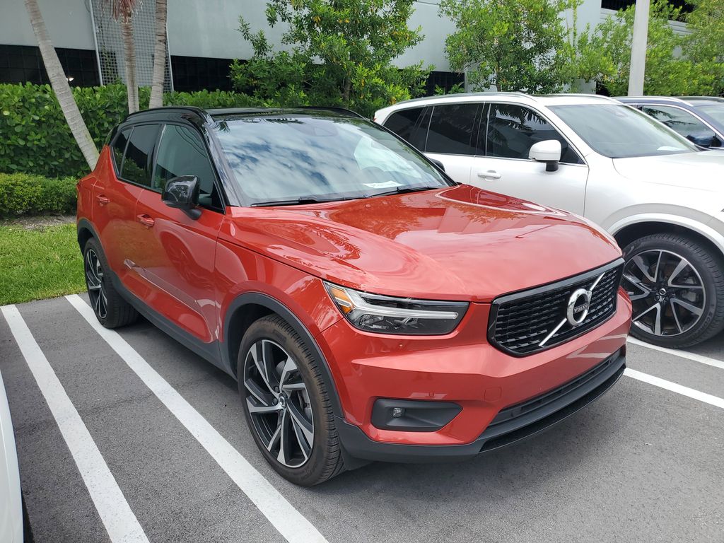 2022 Volvo XC40 T5 R-Design AWD's photo