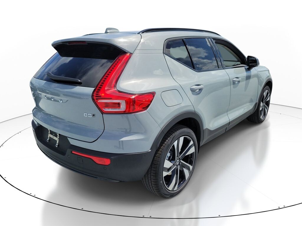 New 2026 Volvo XC40 B5 Ultra SUV