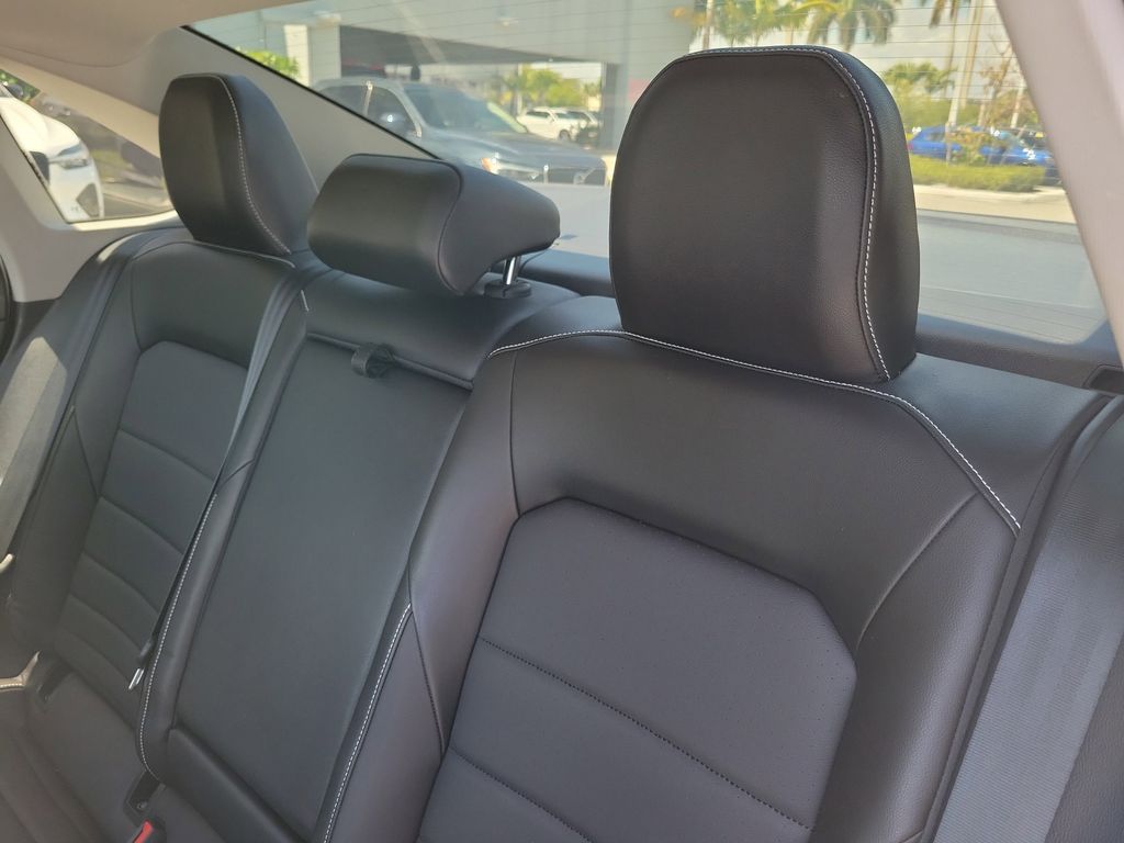 2023 Volkswagen Jetta SE - Photo 10