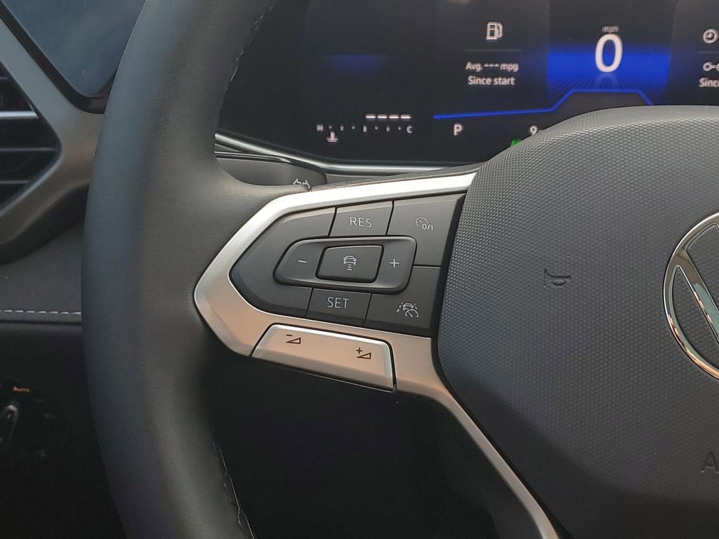 2025 Volkswagen Taos SE Black - Photo 28