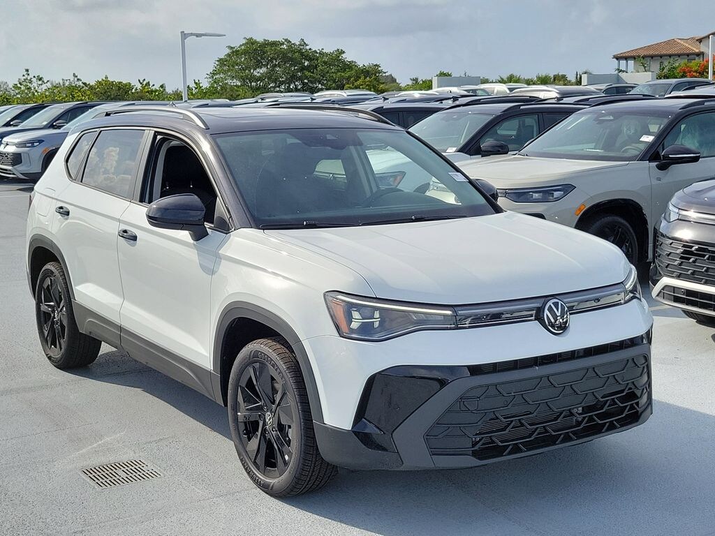 New 2026 Volkswagen Taos 1.5T SE Black SUV