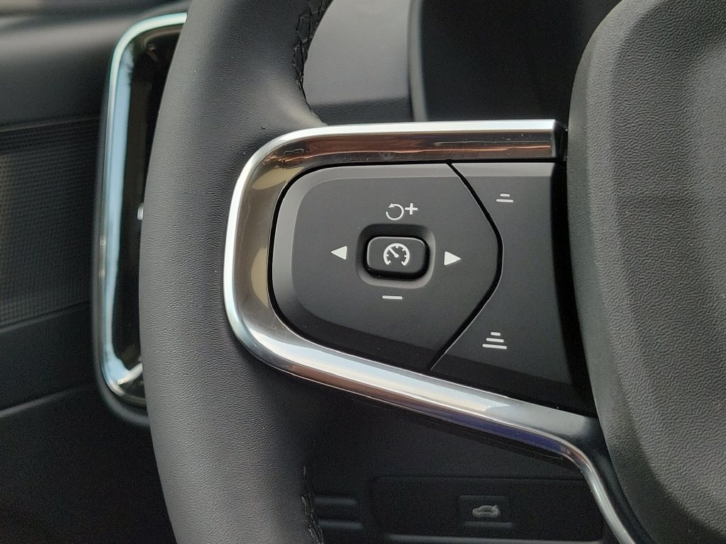 2024 Volvo XC40 Plus - Photo 24